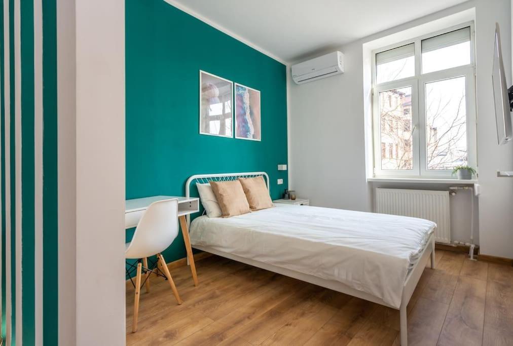 Holiday Vibe - 2R Apartment In Piata Romana Bukarest Eksteriør billede
