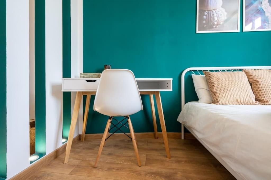 Holiday Vibe - 2R Apartment In Piata Romana Bukarest Eksteriør billede