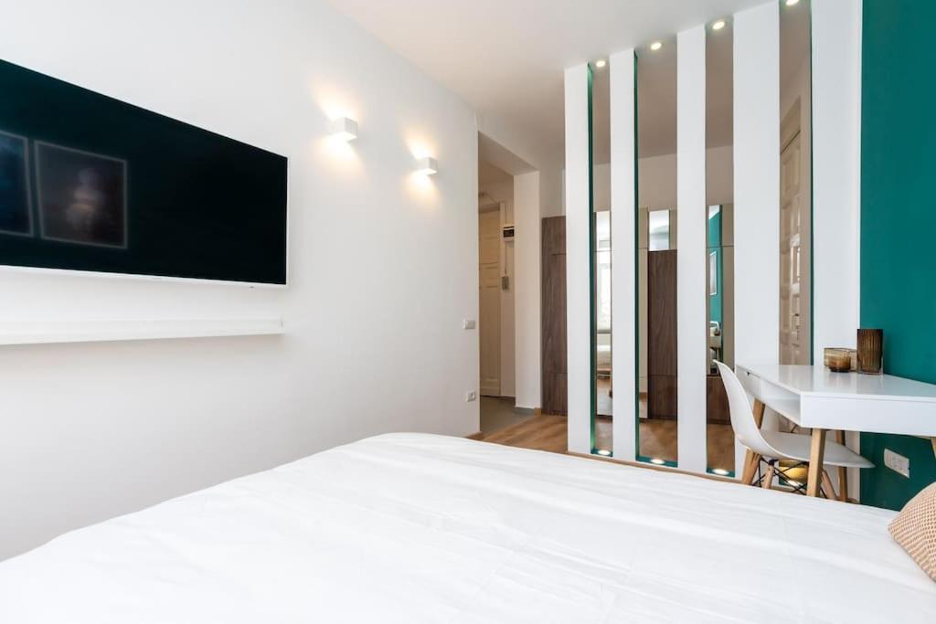 Holiday Vibe - 2R Apartment In Piata Romana Bukarest Eksteriør billede