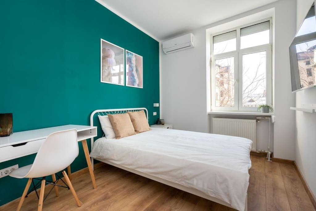 Holiday Vibe - 2R Apartment In Piata Romana Bukarest Eksteriør billede