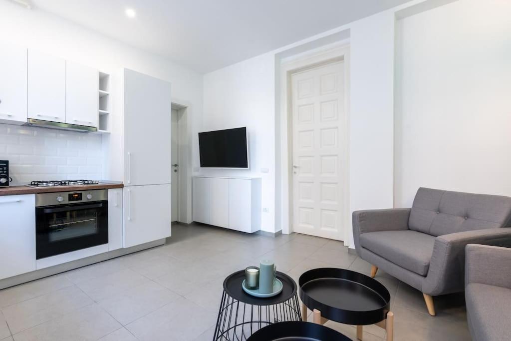 Holiday Vibe - 2R Apartment In Piata Romana Bukarest Eksteriør billede